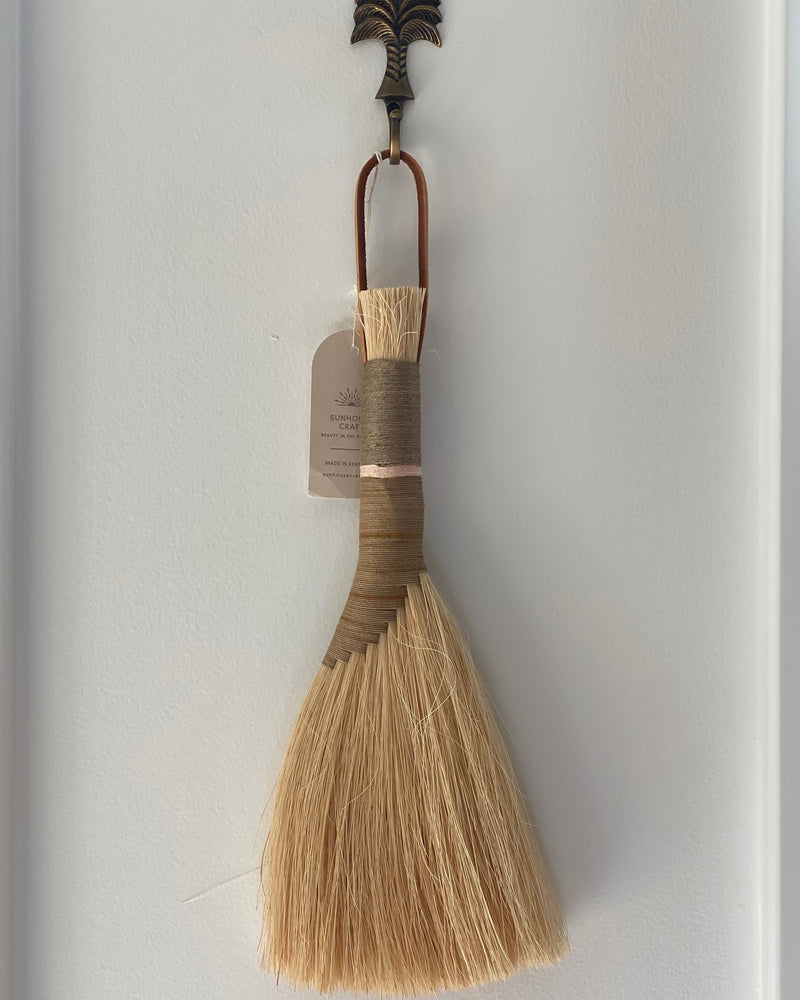 TAMPICO SMALL BRUSH - NATURAL/PINK