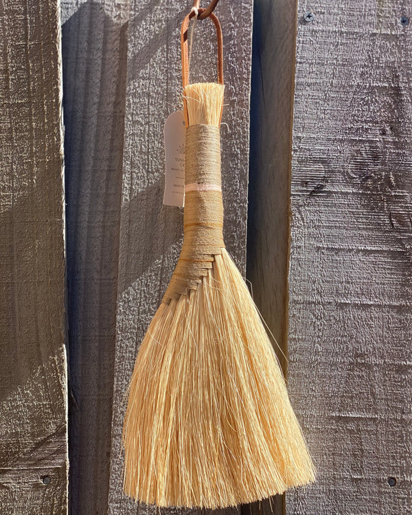 TAMPICO SMALL BRUSH - NATURAL/PINK