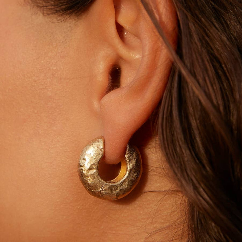 ANILLA GOLD HOOP EARRINGS