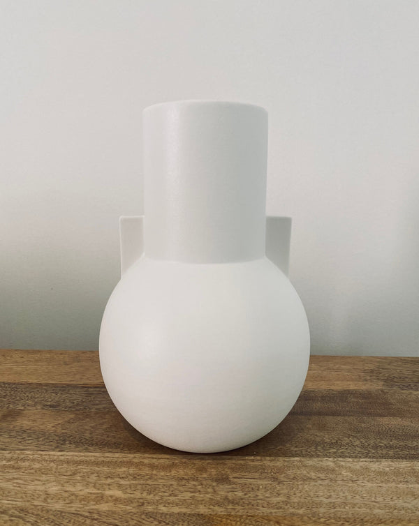 MATT WHITE VASE SMALL